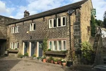 ペンション Over The Bridge Guest House