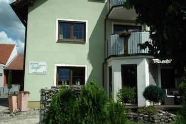 Albergue Gästehof   Weinbau Säger