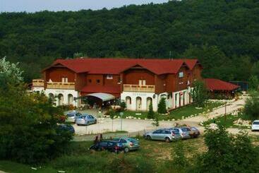 צימר Pollushof Panzió és étterem