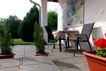 ペンション Júlia Vendégház Sarród
