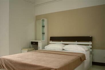 Motel Baanbudsarin Apartment