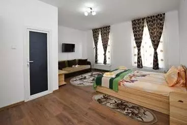 ペンション Trident