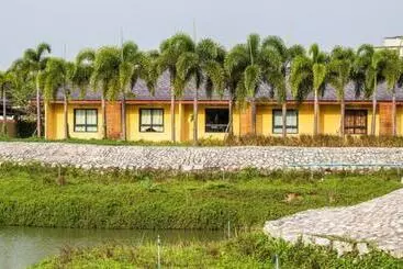 Prew Lom Chom Nam Resort