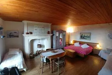Nocleg ze śniadaniem Chambres D Hotes Manoir Le Cristal  Futuroscope à Petit Prix