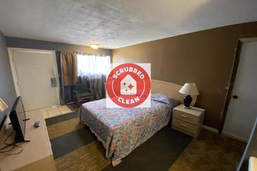 ホテル Oyo  Cyril Ok Us277