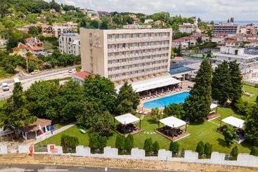 בית מלון כפרי Detelina