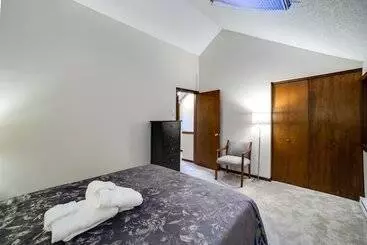 Mökkimajoitus 68sw   Fireplace   Washer/dryer   Dishwasher  Sleeps 4