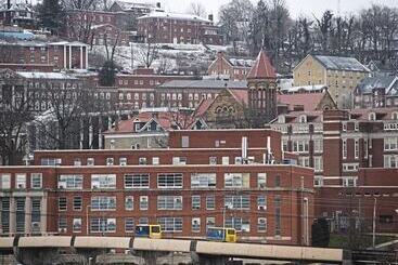 Bed & Breakfast River House Lodge