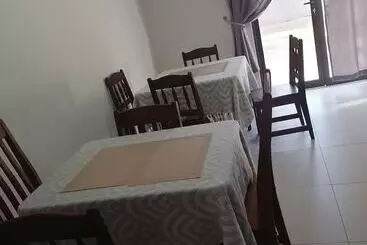 ペンション Rose And Thorn Guesthouse   Adults Only