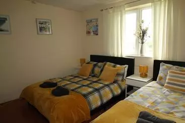 هتل Cowsley House