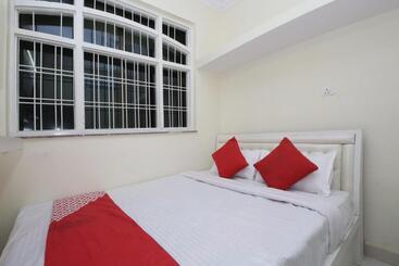 هتل Oyo 41159 Royal Inn