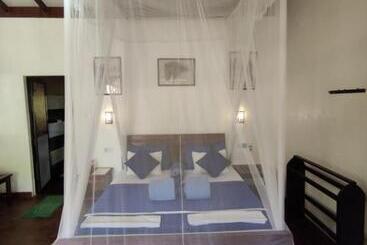 Aamiaismajoitus (B&B) Alone Cage Ella