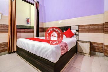 Hotel Oyo 70454  Redox