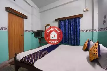 Otel Spot On 66075 Keshry Lodge & Guest House