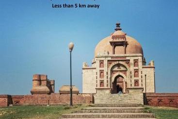 Hotel Oyo 76431 Radhe Radhe Guest House