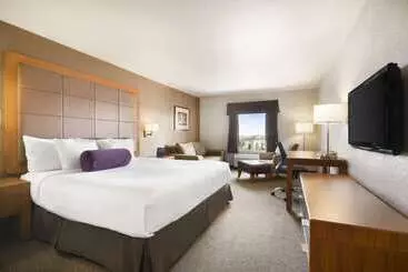 בית מלון כפרי Days Inn By Wyndham Calgary Airport