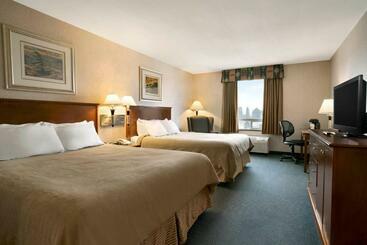 هتل Days Inn By Wyndham Prince Albert