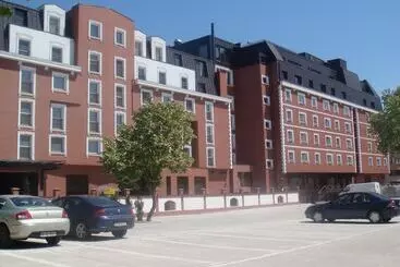 Ramada Hotel & Suites By Wyndham Bucharest North