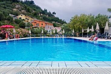 Отель Castellaro Golf Resort