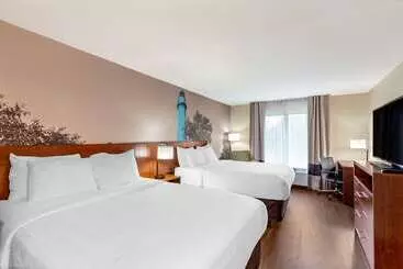 Отель Clarion Pointe Racine Mount Pleasant