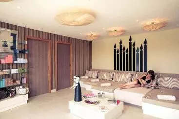 Отель Mercure Brignoles Golf De Barbaroux & Spa