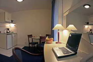 아파트호텔 Appart'hôtel Appart'City Pontoise Cergy le Haut