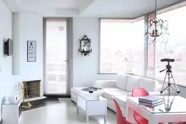 هتل 104 Art Suites