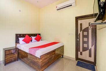 Hotel Oyo Far307  Luv Point