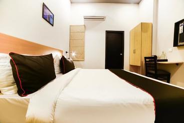 Hotel Fab Prime D Chandlier