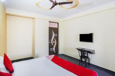 Hotel Oyo 76046 Globe House