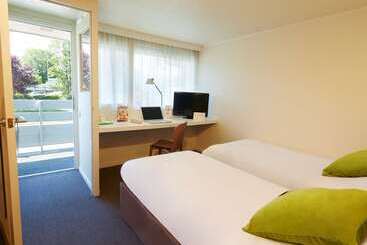 Отель Campanile Bordeaux Est  Artigues