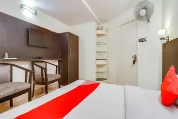 Hotelli Oyo 78608 Narayan Grand