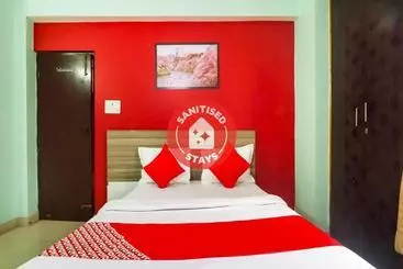 Hotel Oyo 77776  Sapphire