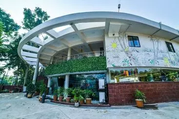 Hotel The Center Court Resort & Spa