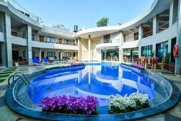 Hotel The Center Court Resort & Spa