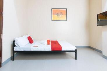 Hotel Reddoorz Plus @ Torre De Manuel Residences 1