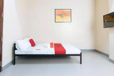 Hotel Reddoorz Plus @ Torre De Manuel Residences 1