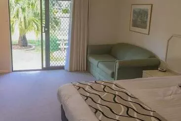 モーテル Deniliquin Country Club Motor Inn