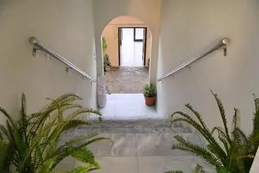 Hotelli Avra