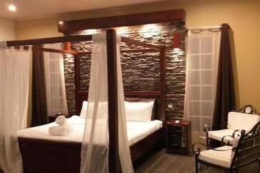 هتل Tropical Suites & Villas