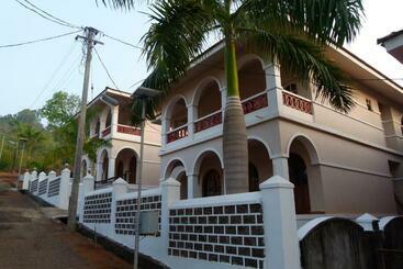 פנסיון Mandrem Rise Villas