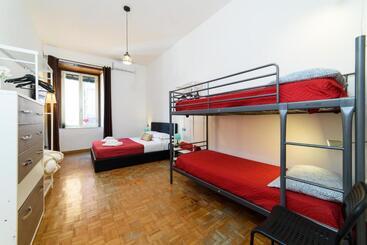 پانسیون Inside Chiaia Rooms