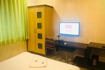 فندق Sharada International