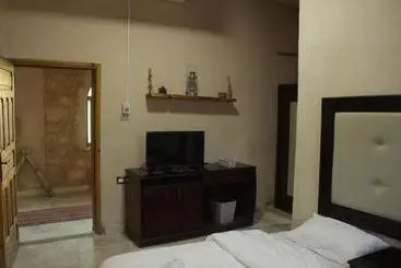 هتل Oak Tree Castle Hostel