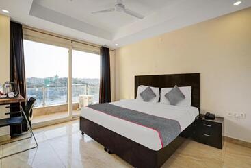 호텔 Super Townhouse Tipsyy Near Bestech Central Square Mall