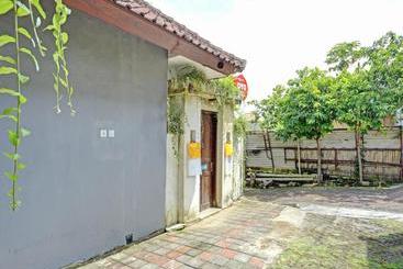 호텔 Oyo 90337 Wiguna Homestay