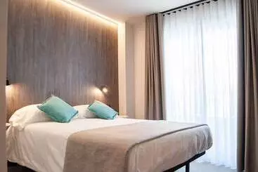 Отель Quatre Llunes