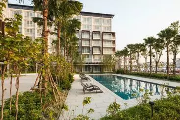 The Idle Hotel And Residence