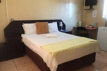 پانسیون Namane Guest House