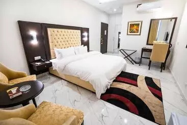 هتل One Mm Alam Road Lahore